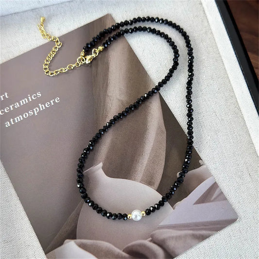 'Dark Light' necklace with a small round pearl